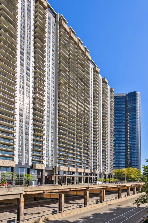 400 E Randolph St #3908, Chicago, IL 60601