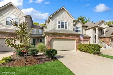 1240 Oakleaf Ct, Aurora, IL 60506
