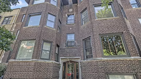 549 W Brompton Ave #1E, Chicago, IL 60657