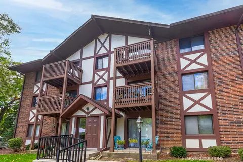 504 Taylor Ave #D, Glen Ellyn, IL 60137