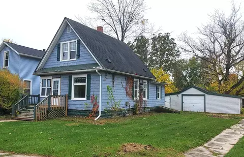 430 N Main St, Earlville, IL 60518