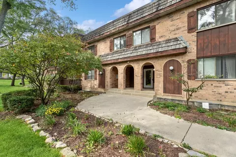 7920 Woodglen Ln #104, Downers Grove, IL 60516