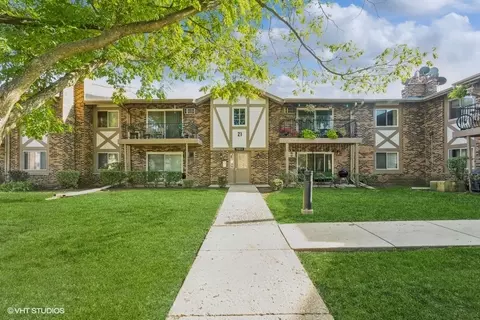 9 S125 Lake Dr #208, Willowbrook, IL 60527