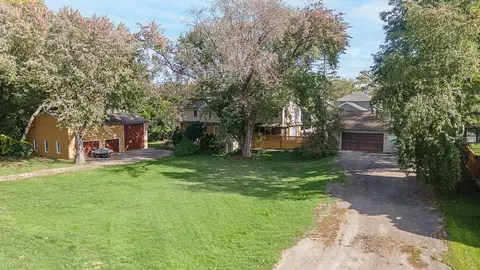 23965 N Valley Rd, Lake Zurich, IL 60047