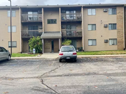 651 Virginia Rd #225, Crystal Lake, IL 60014