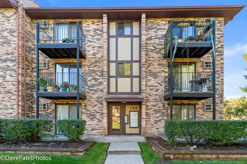 140 Klein Creek Ct #2B, Carol Stream, IL 60188