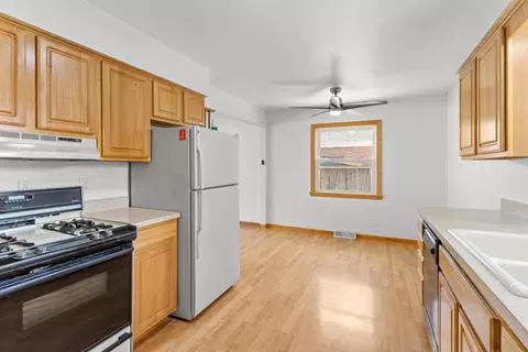7915 W 73rd Pl, Bridgeview, IL 60455 photo 9