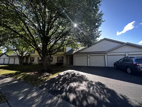 1103 Stratford Ct #B, Elgin, IL 60120