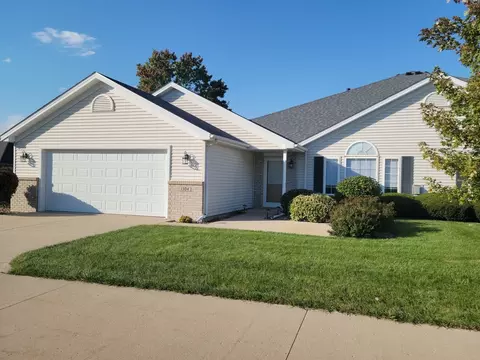 1304 Inglewood Cir, Bloomington, IL 61704