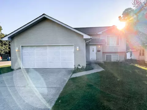 695 Moore St, Kankakee, IL 60901