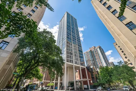 1300 N Astor St #10A, Chicago, IL 60610