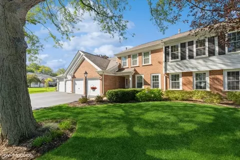 12 Country Club Dr #B, Prospect Heights, IL 60070