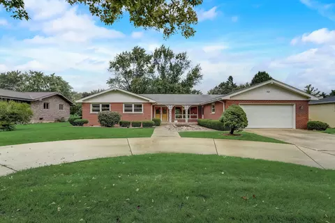 163 W Schick Rd, Bloomingdale, IL 60108