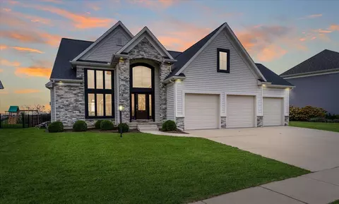 5004 Abbey Fields Dr, Champaign, IL 61822