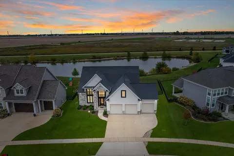 5004 Abbey Fields Dr, Champaign, IL 61822 photo 2