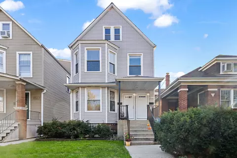 4235 W Roscoe St, Chicago, IL 60641