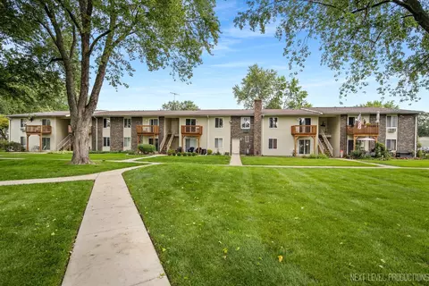 2000 Light Rd #208, Oswego, IL 60543