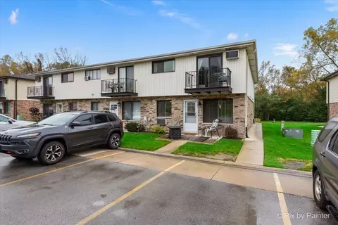 137 Willows Edge Ct #C, Willow Springs, IL 60480