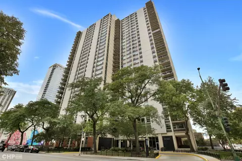 1255 N Sandburg Ter #1012, Chicago, IL 60610
