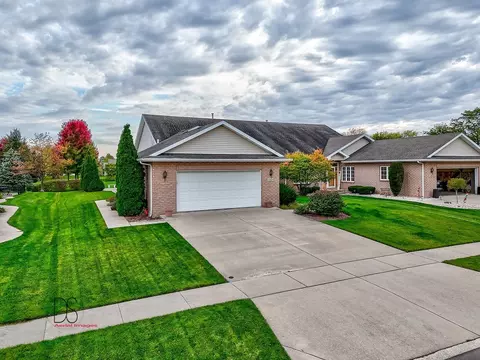 1349 Heritage Dr, Morris, IL 60450 photo 2