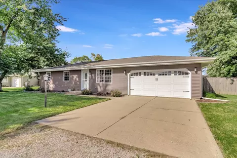 2 Southview Dr, Sidney, IL 61877 photo 3
