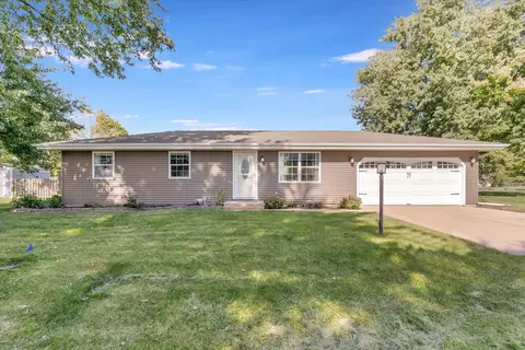 2 Southview Dr, Sidney, IL 61877 photo 2