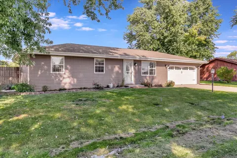 2 Southview Dr, Sidney, IL 61877
