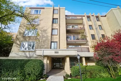 900 S River Rd #2A, Des Plaines, IL 60016