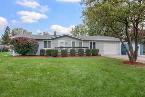35 W860 Crispin Dr, Elgin, IL 60123