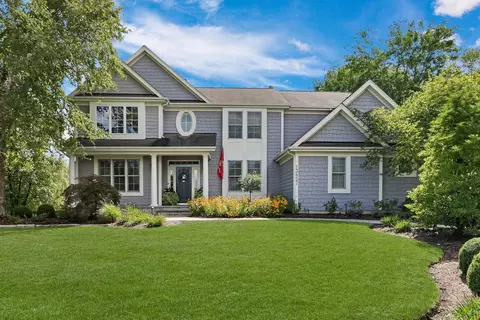 13827 W Trail Dr, Lake Forest, IL 60045