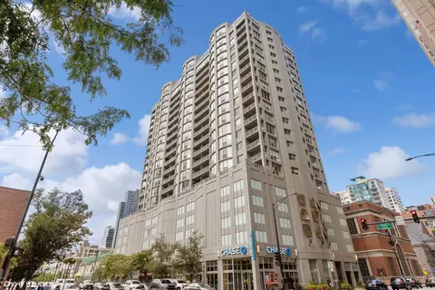 600 N Dearborn St #804, Chicago, IL 60654