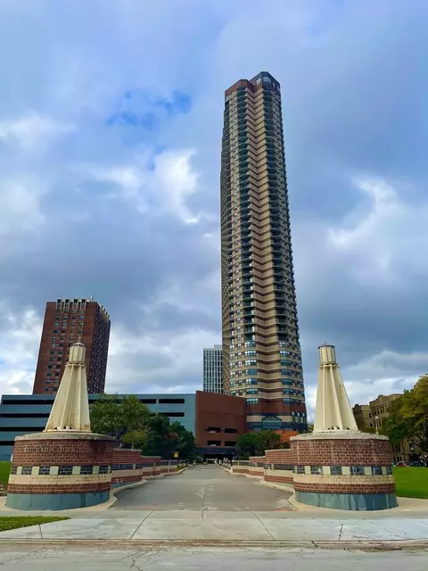 3660 N Lake Shore Dr #2106, Chicago, IL 60613