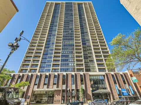 1636 N Wells St #2002, Chicago, IL 60614