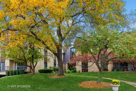 1105 N Mill St #122, Naperville, IL 60563