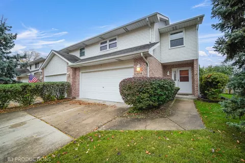 1036 Pinewood Dr, Downers Grove, IL 60516