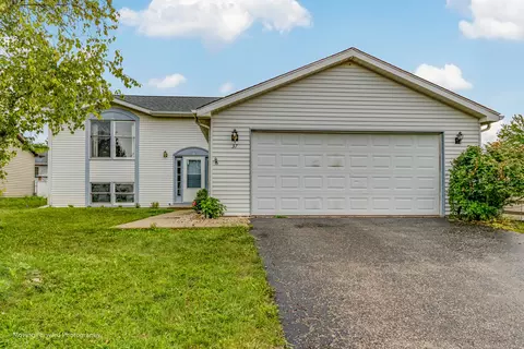 37 Evergreen Dr, Streamwood, IL 60107