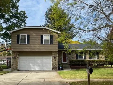 1713 Warbler Dr, Naperville, IL 60565
