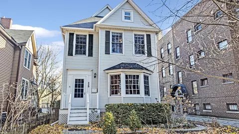 829 Michigan Ave, Evanston, IL 60202