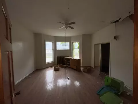 519 Douglas Ave, Elgin, IL 60120 photo 3