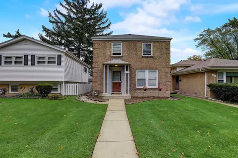 8611 Monticello Ave, Skokie, IL 60076