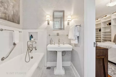 70 E Cedar St #2W, Chicago, IL 60611 photo 16