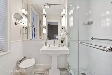 70 E Cedar St #2W, Chicago, IL 60611 photo 18