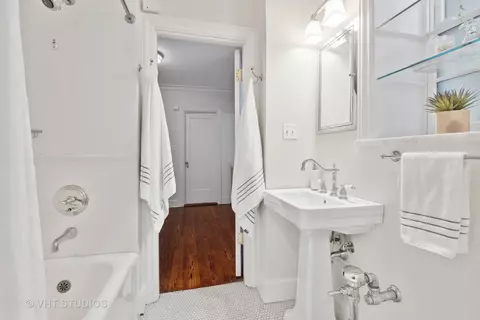 70 E Cedar St #2W, Chicago, IL 60611 photo 22