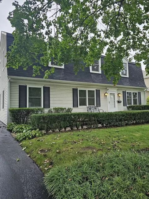 342 W Helen Rd, Palatine, IL 60067