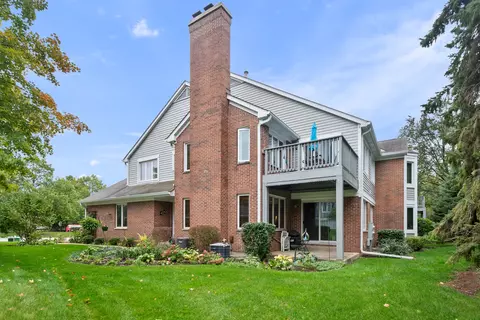 1677 N Courtland Dr #1677, Arlington Heights, IL 60004