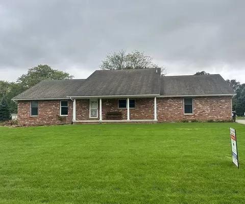 200 Mockingbird Ln, Le Roy, IL 61752