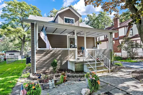 33 S Washington St, Westmont, IL 60559