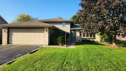 40 Ponderosa Dr, Romeoville, IL 60446