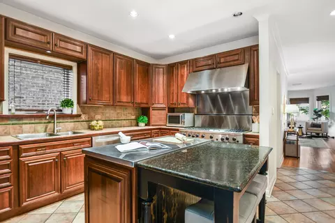 3726 N Wayne Ave, Chicago, IL 60613 photo 11