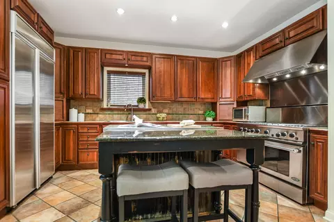 3726 N Wayne Ave, Chicago, IL 60613 photo 13